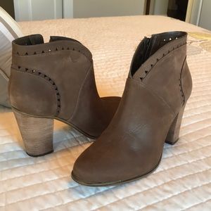 Vince Camuto brown leather booties size 10